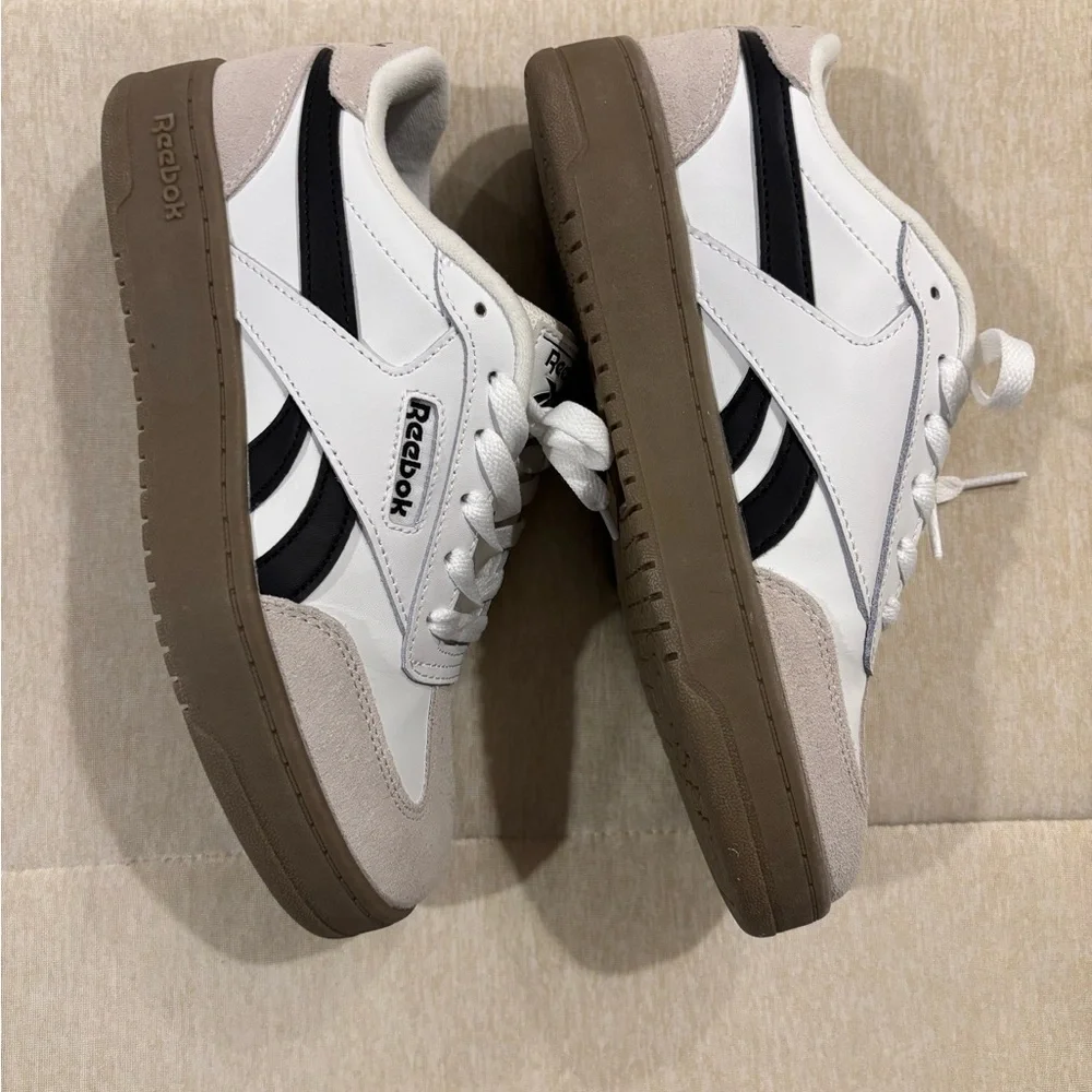 Women’s Reebok - Picture 3 of 9